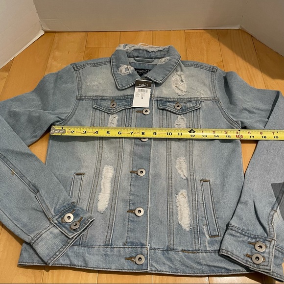 NWT women’s jean jacket - Picture 7 of 11